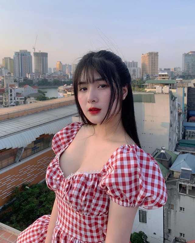 Clip TikTok moi, Quynh Alee gay tranh cai zoom can vong mot