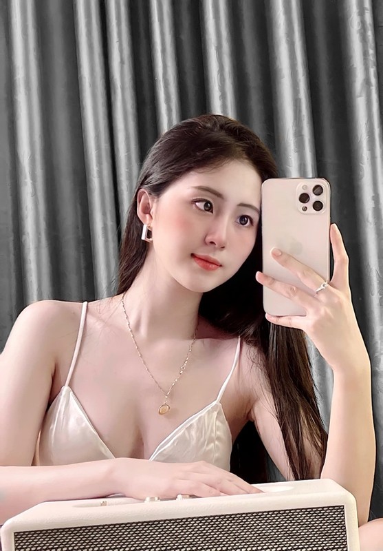 Hot girl Da Nang mac vay bo di sieu thi gio ra sao?-Hinh-8