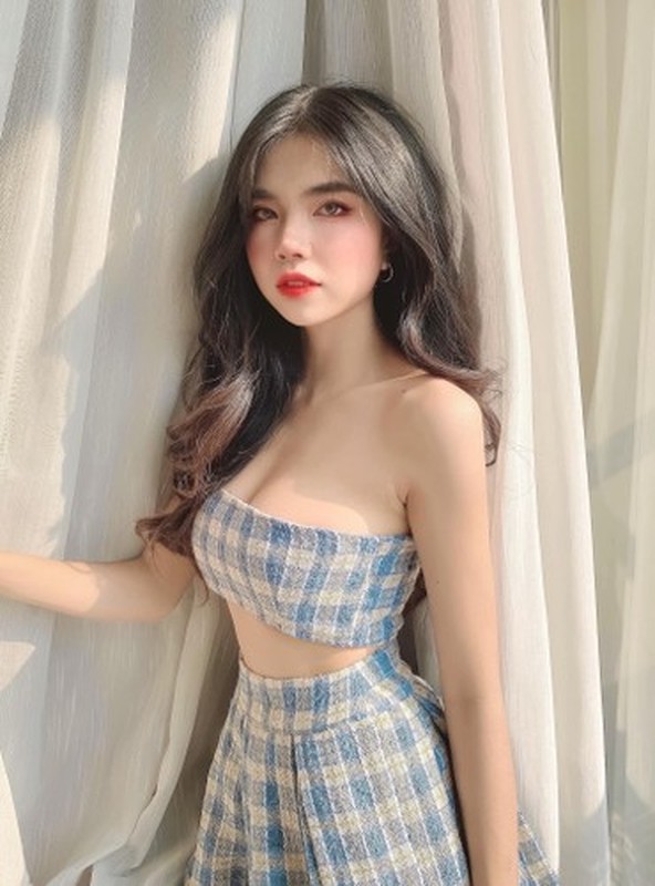 Hot girl lang streamer khoe voc dang 