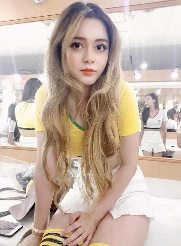 Hot girl xu Tuyen tung gay bao World Cup 4 nam truoc gio ra sao?