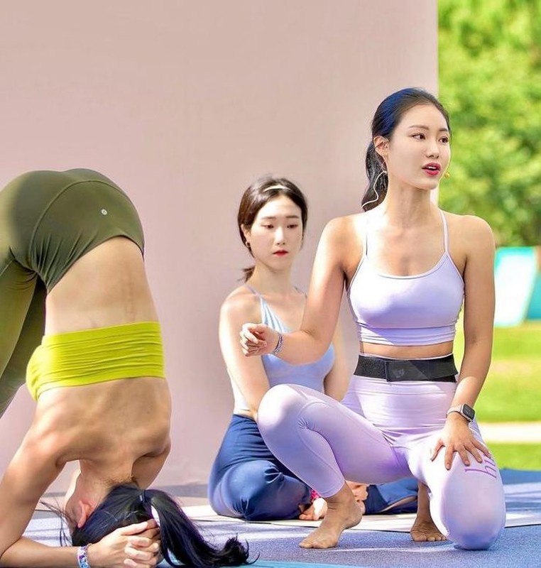 Nguoi dep yoga 