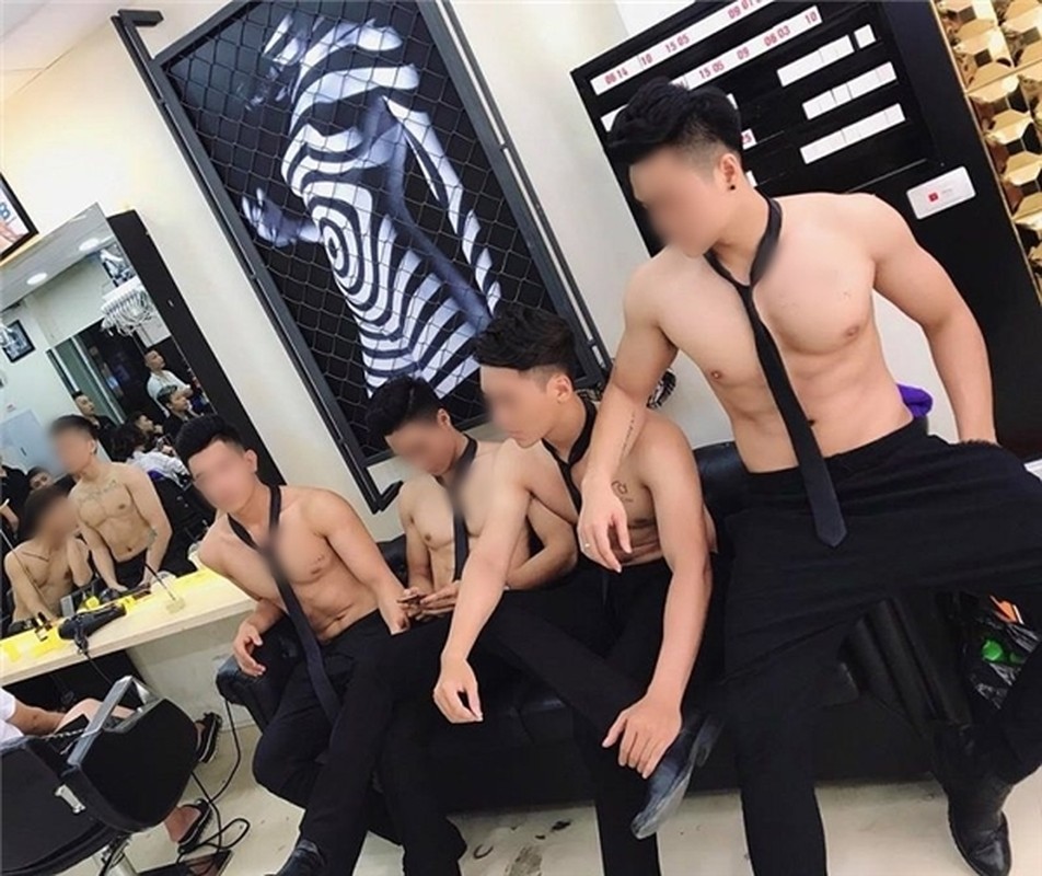 Nam nhan vien coi tran phuc vu khach, tiem nail nhan du chi trich-Hinh-11