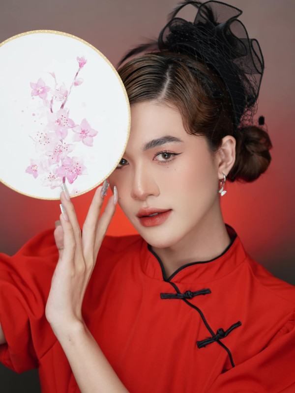 Nam beauty blogger 9x noi tieng voi ve dep phi gioi tinh-Hinh-2