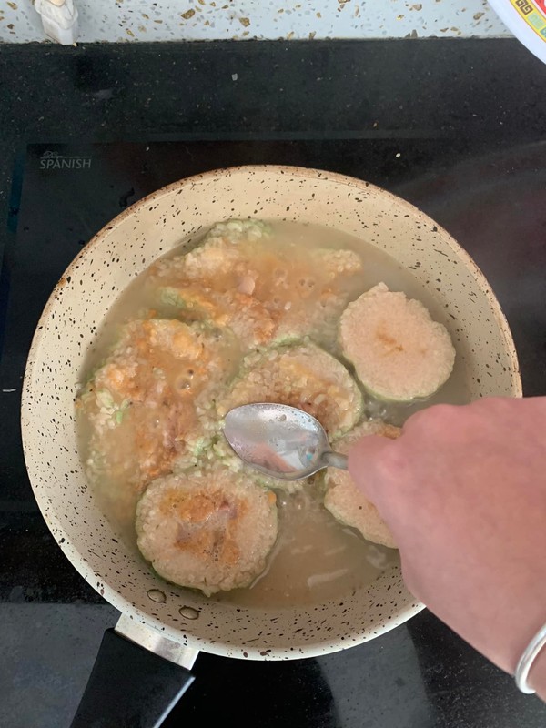 Ran banh chung bang nuoc, ong chong khien nguoi vo... xiu ngang-Hinh-9