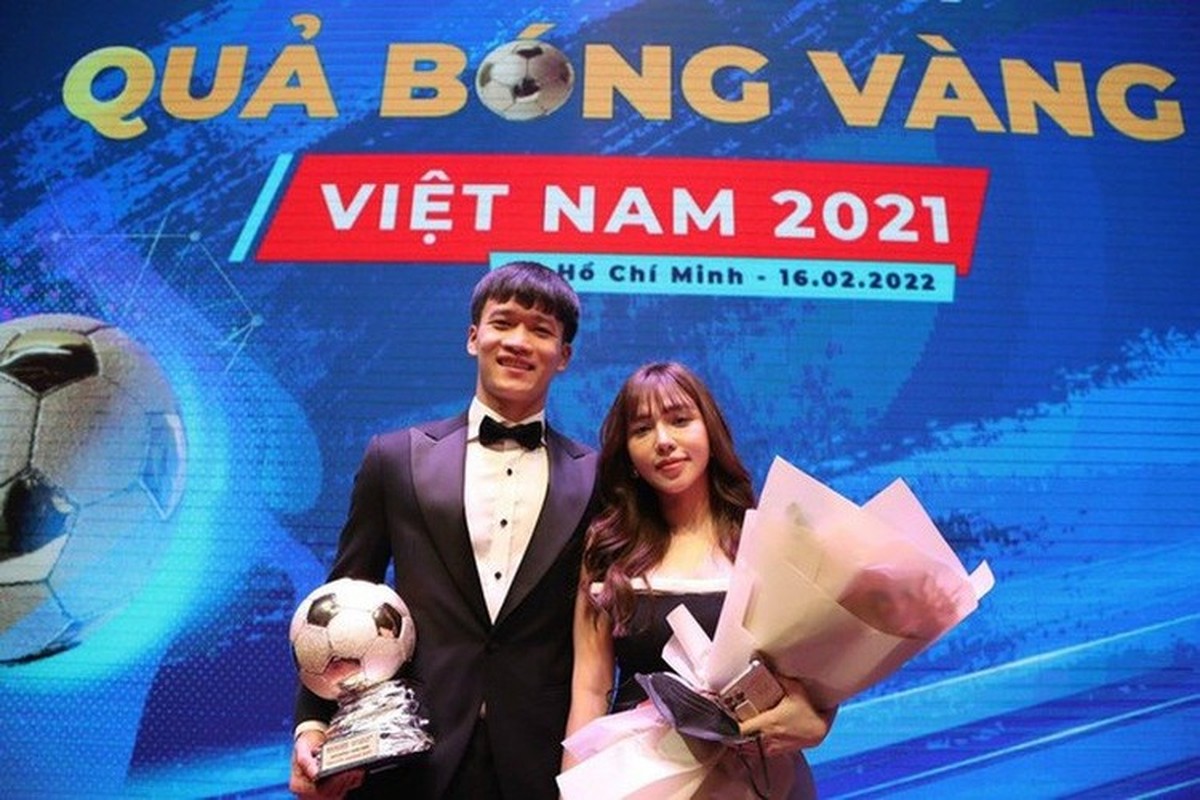 Ban gai Hoang Duc hoi chuyen xem boi, fan sap duoc an cuoi?-Hinh-12