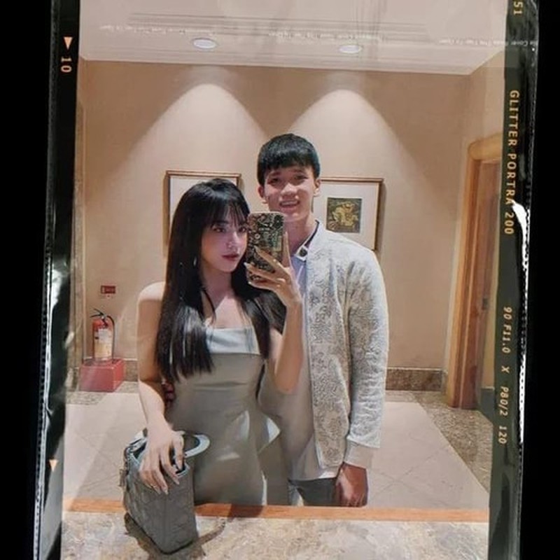 Ban gai Hoang Duc hoi chuyen xem boi, fan sap duoc an cuoi?-Hinh-6