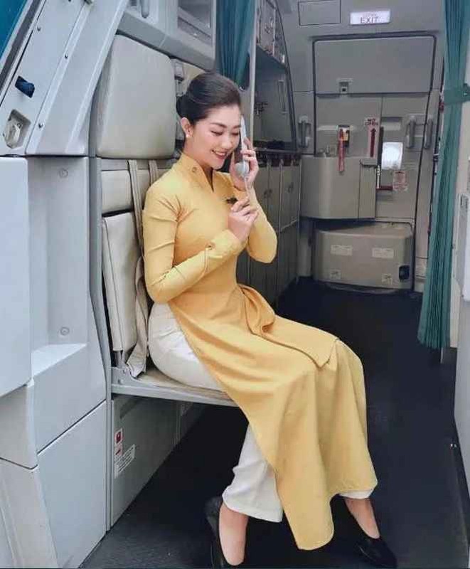 Nu tiep vien truong cua Vietnam Airlines co gia the hoang toc gay bao-Hinh-3