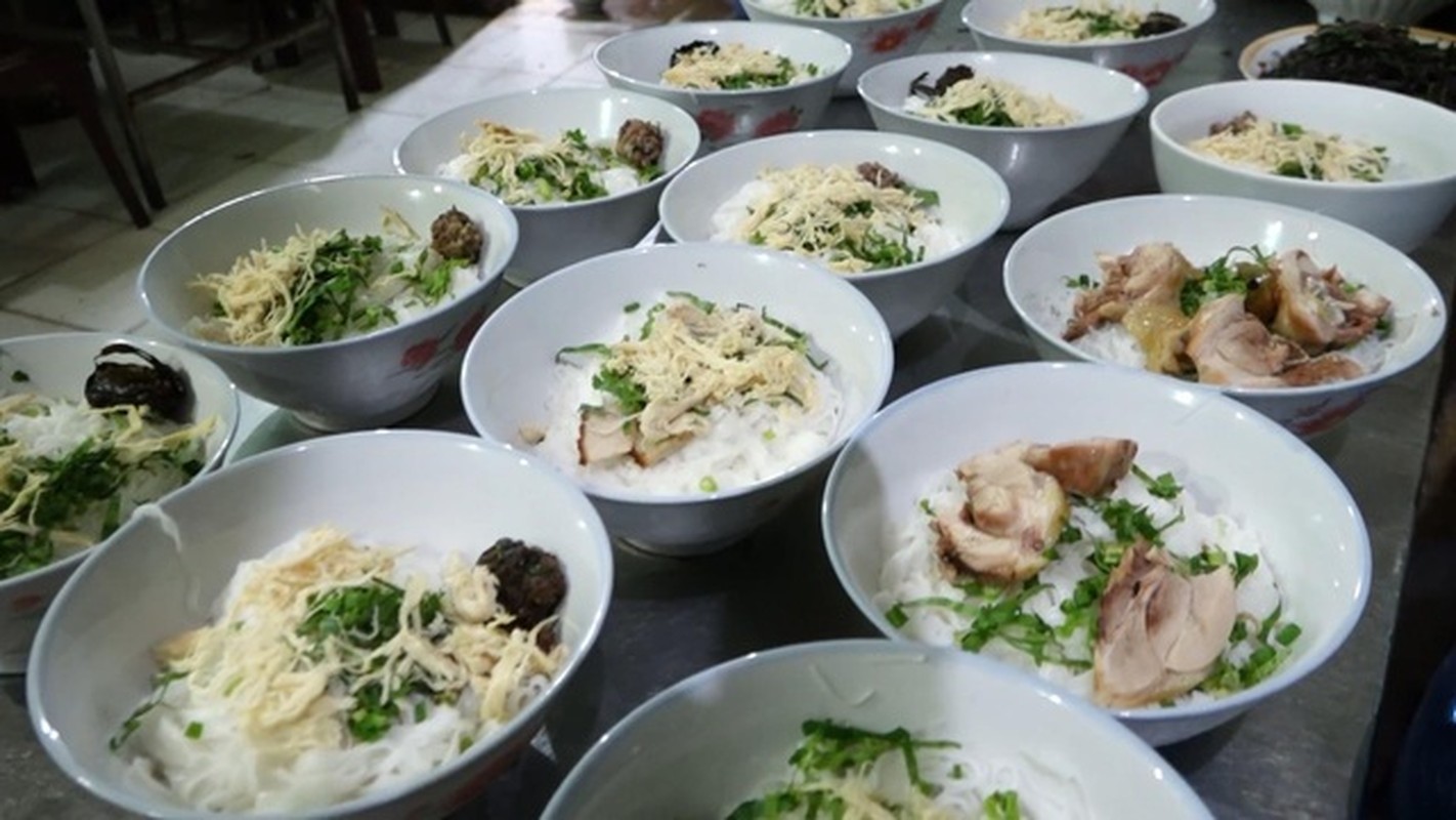 Quan pho Nam Dinh thu hut food review ve muc gia 
