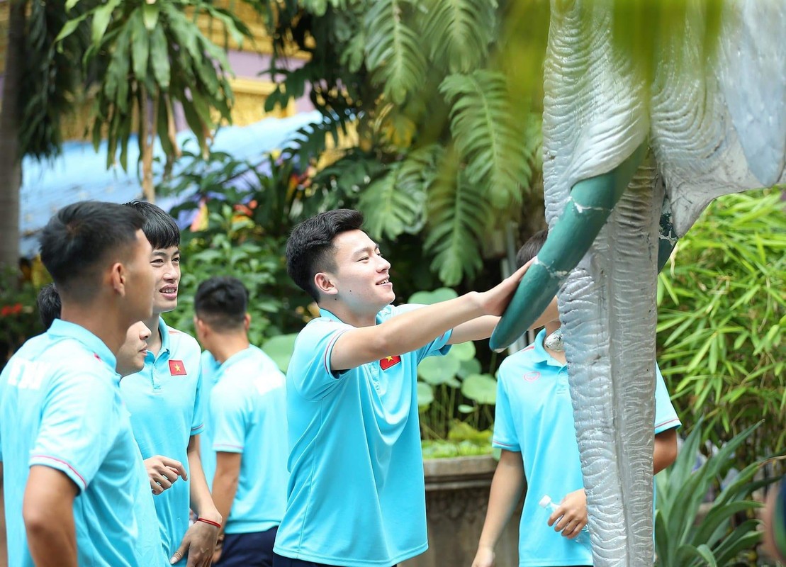 Truoc khi bao ve HCV SEA Games, U22 Viet Nam di chua cau may-Hinh-7