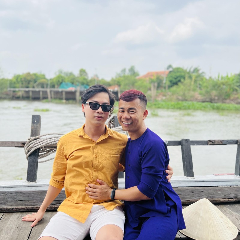 Chang huong dan vien du lich Thuy Lieu dang gay bao mang la ai?-Hinh-8