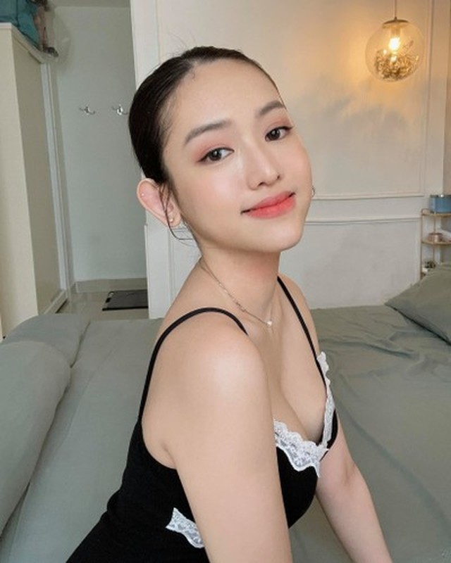 Hot girl Thuy Vi dang anh ben trai la, dan mang to mo danh tinh-Hinh-7