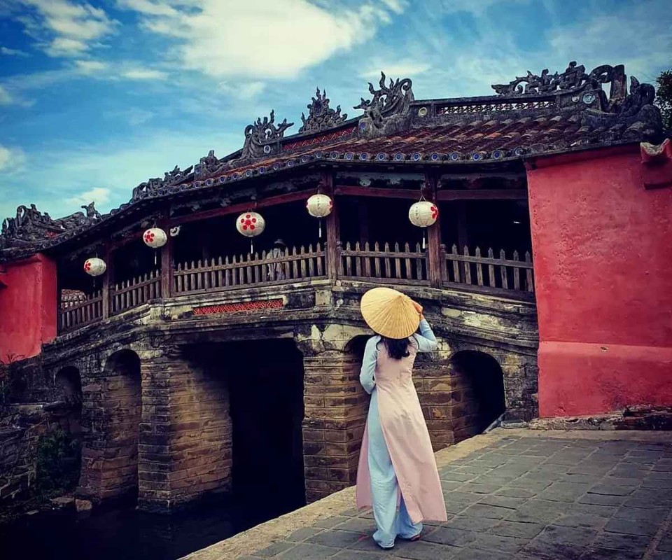 Chua Cau Hoi An trung tu, dan phuot dua nhau khoe anh “check in”-Hinh-9