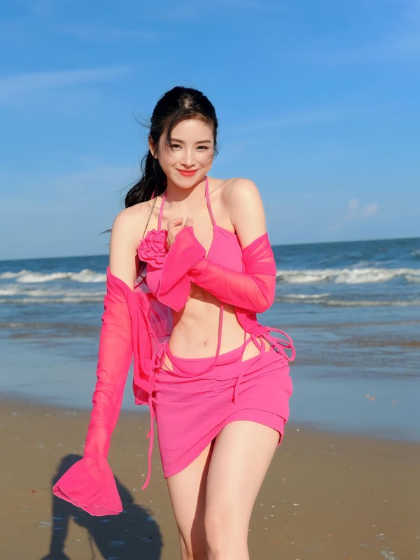 Nu DJ Da Nang nhap duong dua bikini, khoe body mien che-Hinh-3