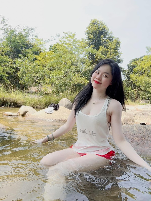 Ban gai cu Quang Hai khoe dang dep muot mat voi bikini-Hinh-8