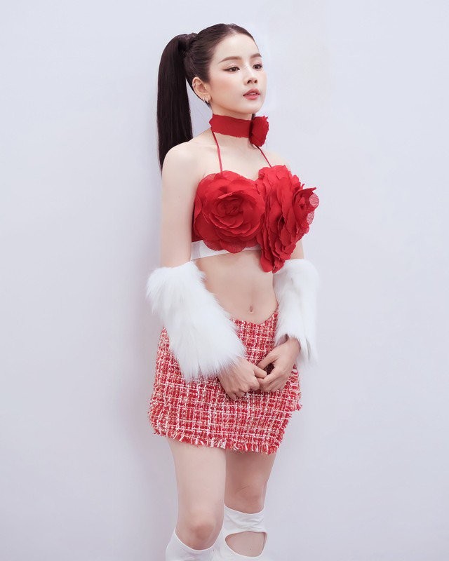 Lai ho bao, nu DJ Mie tien khoe vong eo triet de-Hinh-7