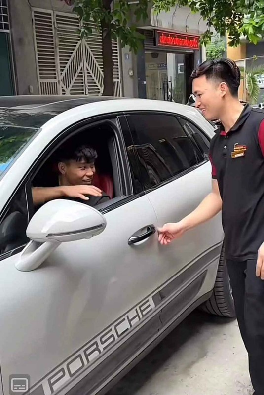 Van Thanh va dan cau thu co xe hop khung tai CLB CAHN-Hinh-2