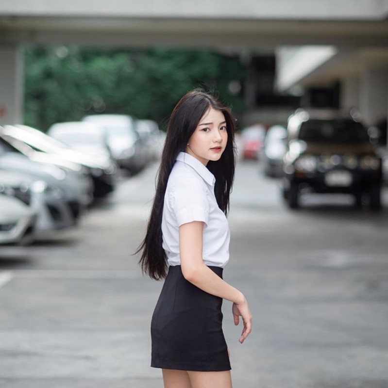 “Hot girl dong phuc xinh nhat Thai Lan” ngay cang dep nho dieu nay