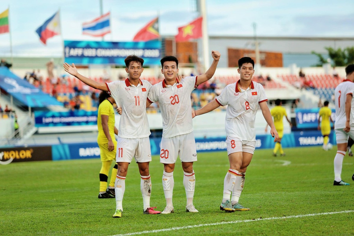 Cau thu U23 Viet Nam bi CDV Indonesia lam phien sau tran chung ket-Hinh-4