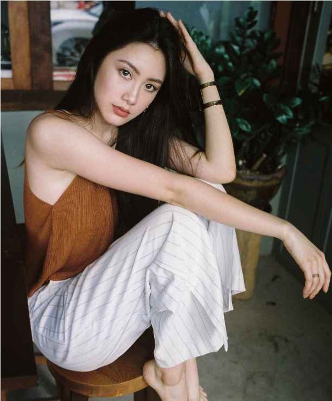Hot girl Lao cong khai to tinh voi Quang Linh Vlogs la ai?-Hinh-2