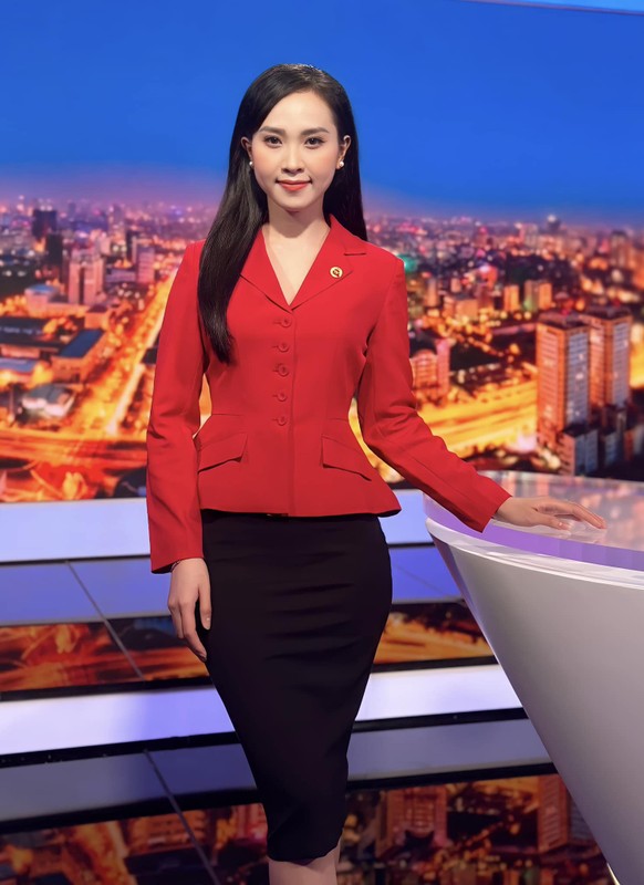 Nu MC Nghe An roi truong quay an mac quyen ru het muc-Hinh-2