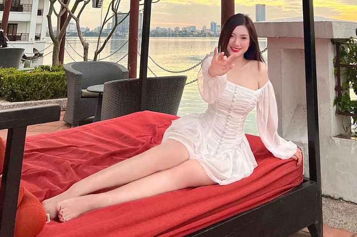 Hot girl Gen  Z xu Thanh he lo body nuot na tung centimet-Hinh-3