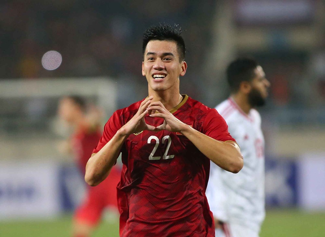 Doi hinh doi tuyen Viet Nam ngoi nha xem Asian Cup 2023 qua tivi-Hinh-10