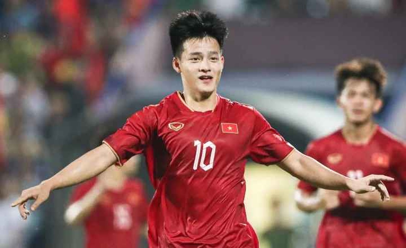 Doi hinh doi tuyen Viet Nam ngoi nha xem Asian Cup 2023 qua tivi-Hinh-8