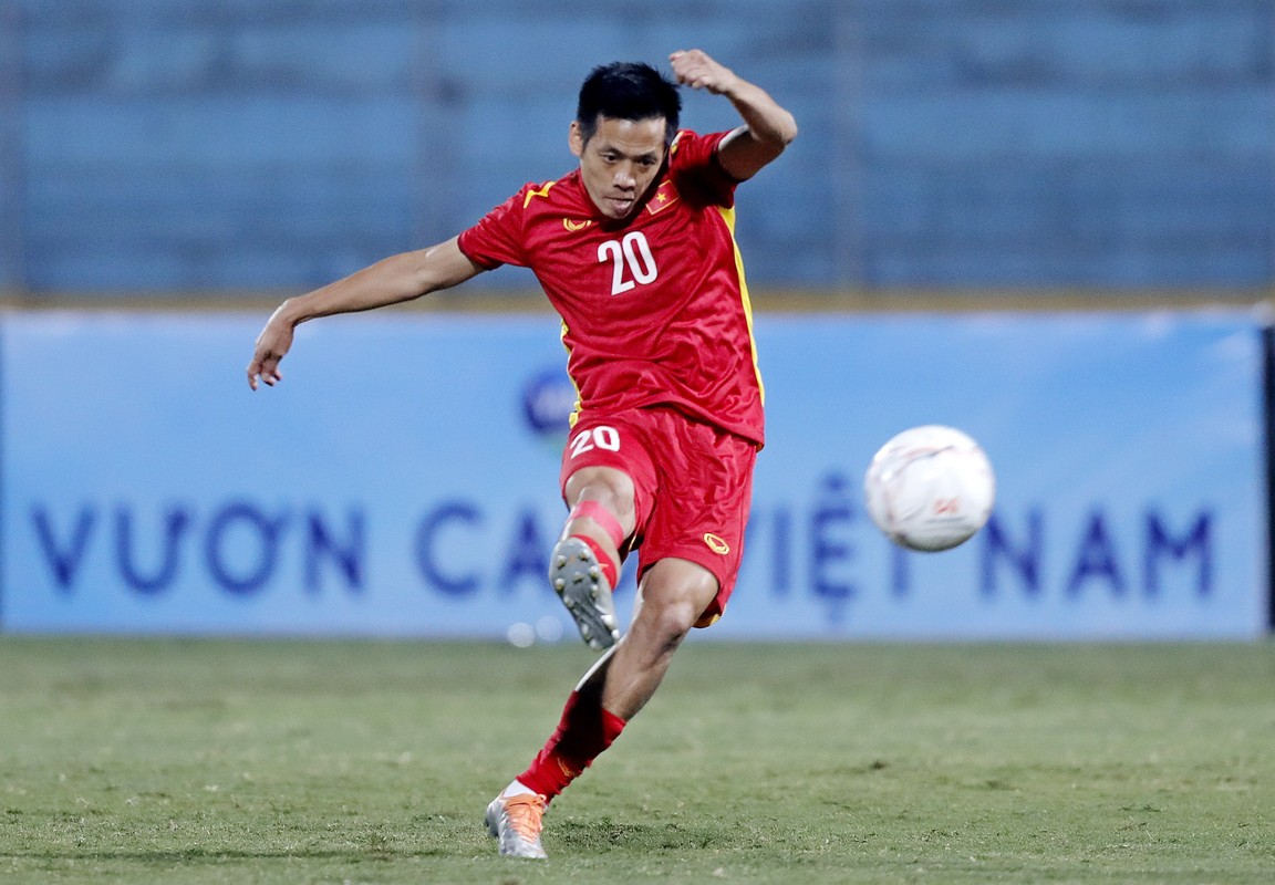 Doi hinh doi tuyen Viet Nam ngoi nha xem Asian Cup 2023 qua tivi-Hinh-9