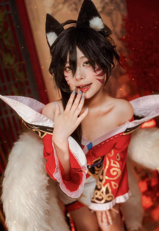 Nu MC Toc Chien tai SEA Games 31 du trend cosplay Ahri gay bao