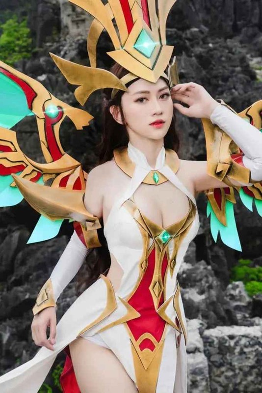 Nhin lai loat anh cosplay cuc chat cua Le Bong trong qua khu-Hinh-2