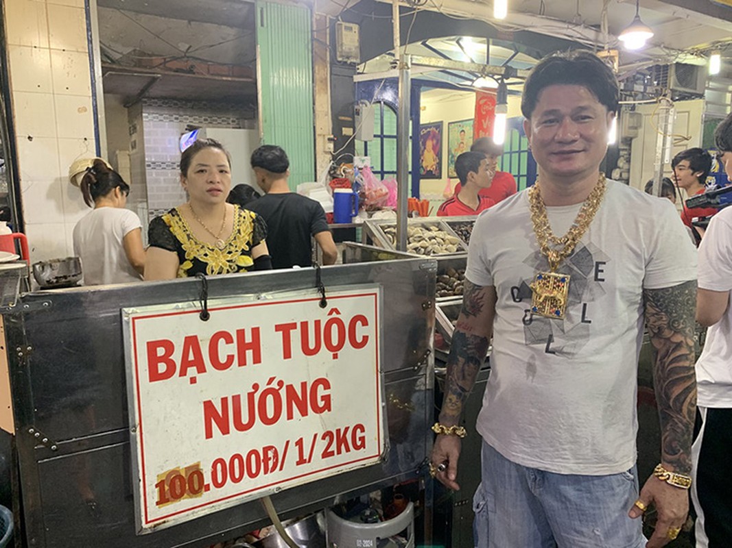 Dai gia Sai Gon deo tram cay vang de dung ban hang gio ra sao?-Hinh-11