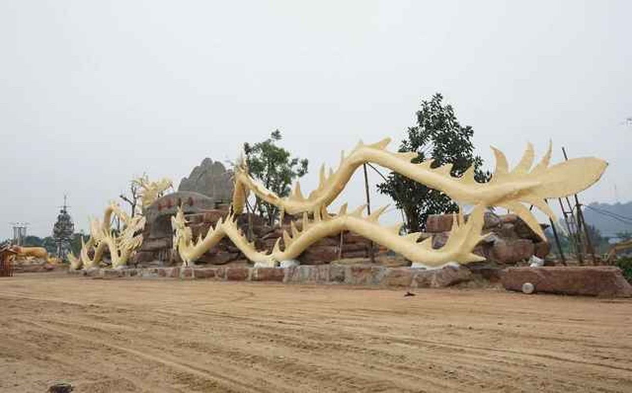View - 	Linh vật rồng ở Thanh Hóa gây tranh cãi thân giống lươn