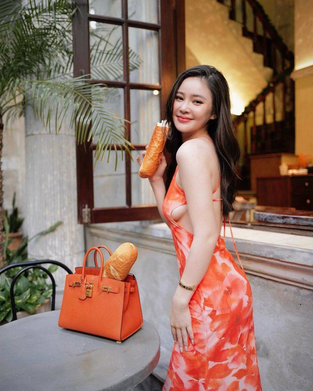 Hot girl RMIT cuoi ngua dien vay mong manh xe tao bao-Hinh-10