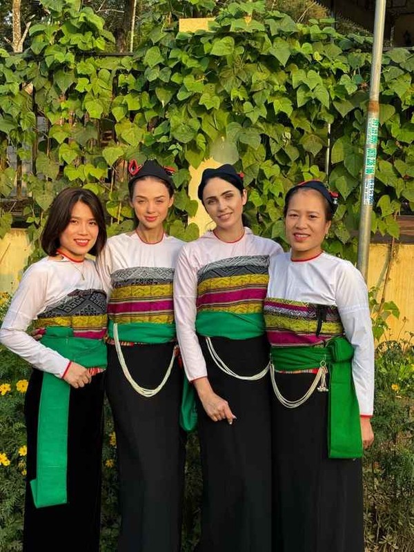 View - 	Vợ Tây của Bùi Tiến Dũng lần đầu làm 1 việc khi ăn Tết Việt