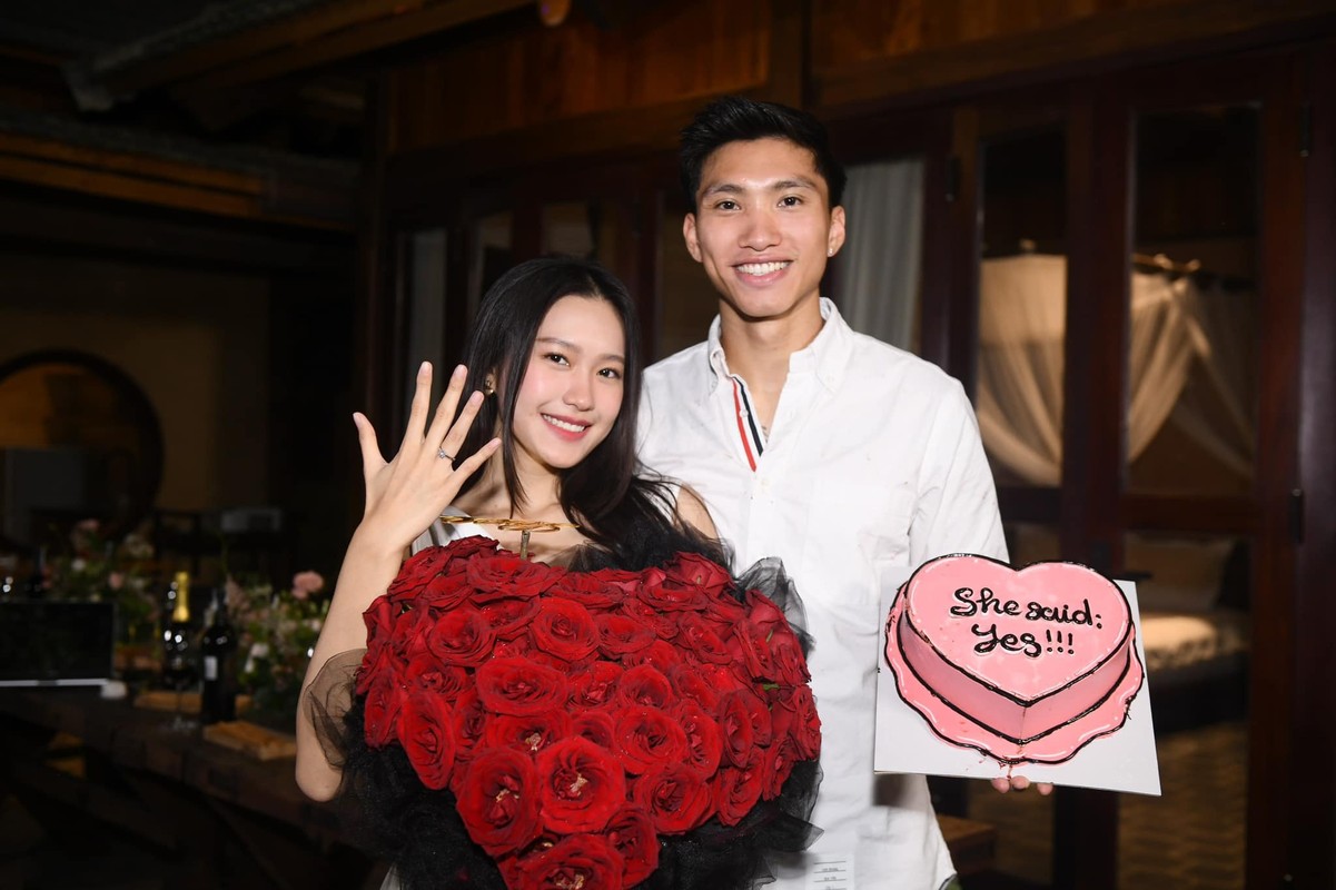 View - 	Đoàn Văn Hậu tiết lộ cuộc sống sau cưới vợ top 10 Hoa hậu