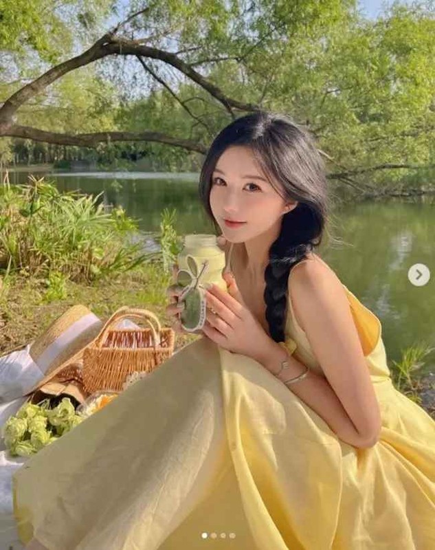 View - 	Hot girl Trung Quốc cực đẹp nhờ uống thứ bán đầy ở Việt Nam