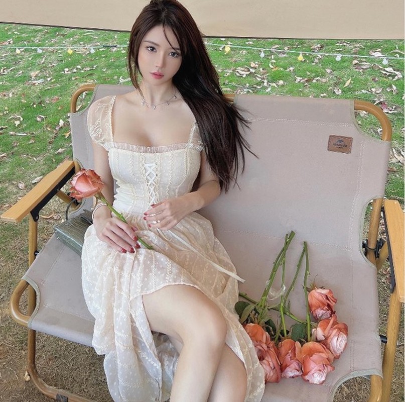 View - 	Hot girl Trung Quốc khoe vòng eo ngỡ sản phẩm photoshop