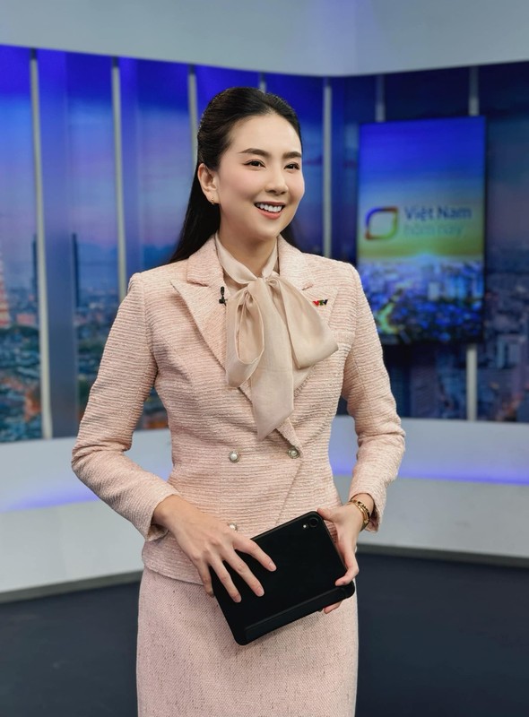 View - 	Nữ MC VTV Mai Ngọc trẻ đẹp cuộc sống viên mãn tuổi 34