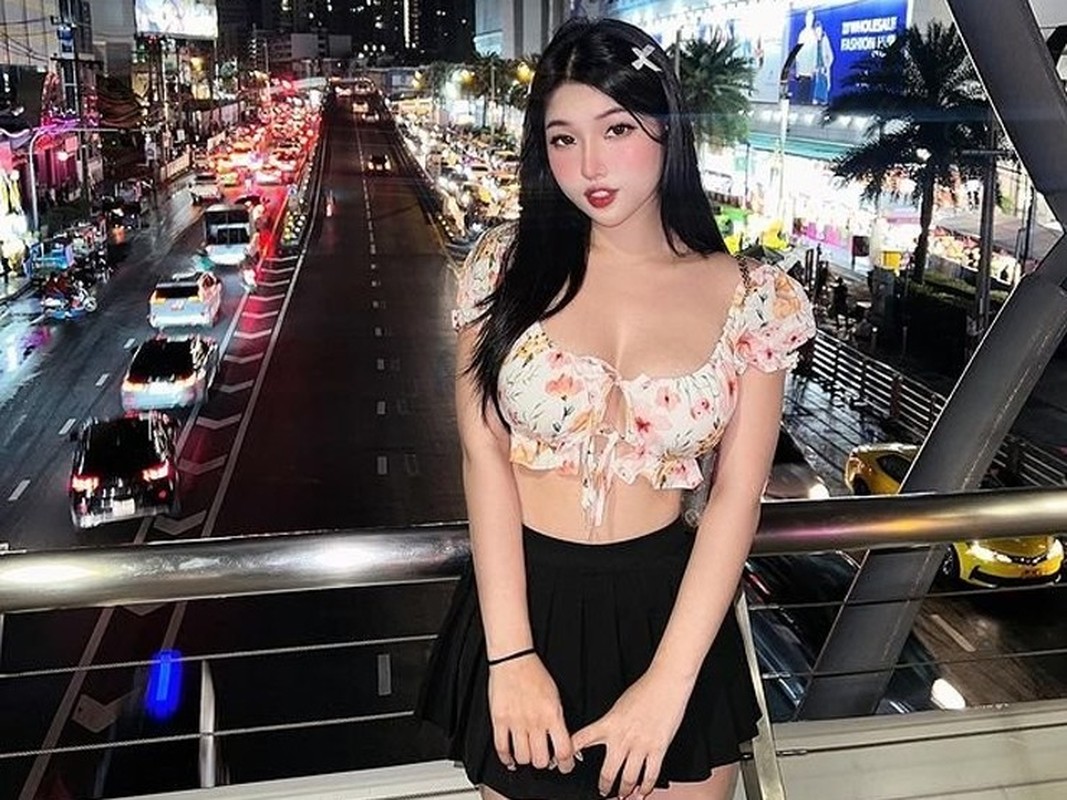 View - 	Hot girl bắn cung đẹp nhất Sài Gòn diện áo yếm căng tràn sức sống