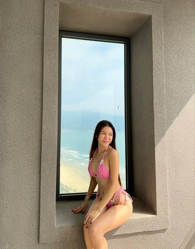 Nguoi yeu Dang Van Lam dien bikini tha dang lam netizen xieu long-Hinh-7