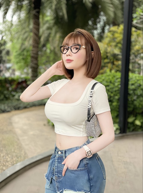 Nu giang vien hot nhat coi mang cap nhat cuoc song moi o Phap-Hinh-9