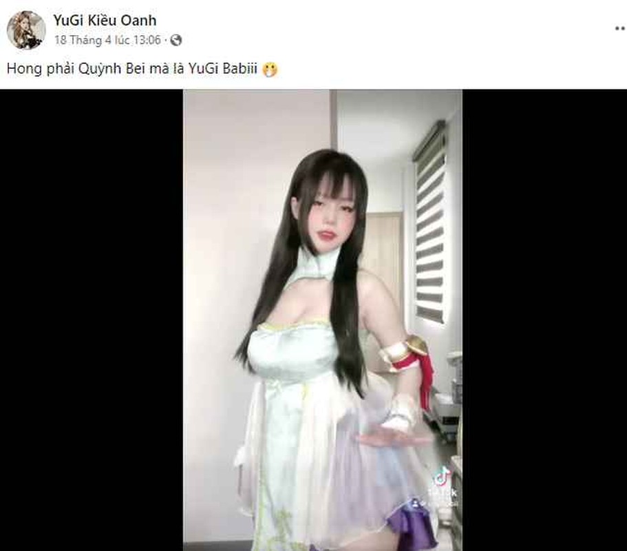 Nu streamer Yugi cosplay voi vay bong benh, khoe vong 1 cang tran suc song