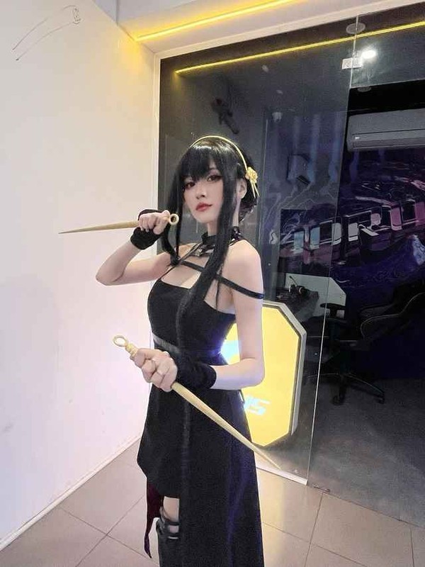 Nu MC Lien Minh Huyen Thoai co man cosplay khien fan me met-Hinh-10