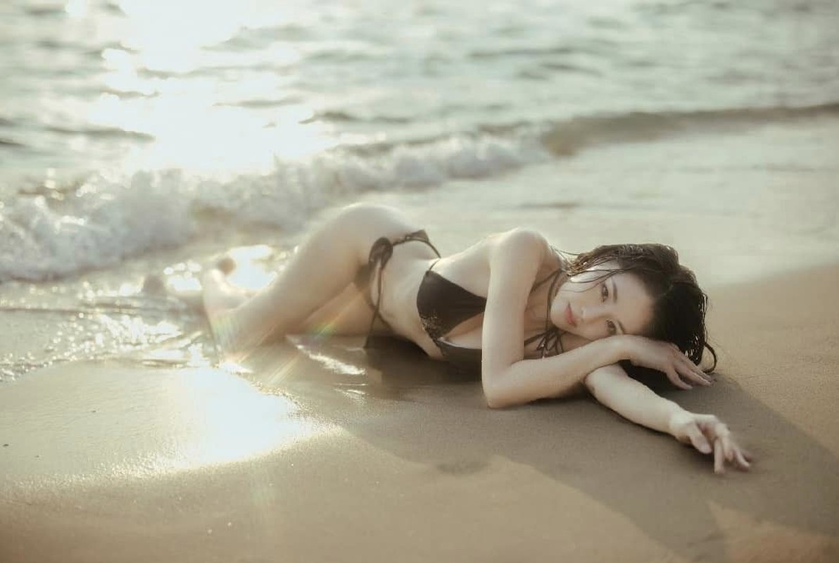 Hot girl Thai Lan trieu fan dien bikini khoe body 