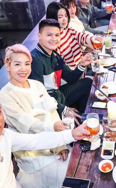 Bau vuot mat Chu Thanh Huyen vo tu cung ly bia, netizen lo lang-Hinh-3
