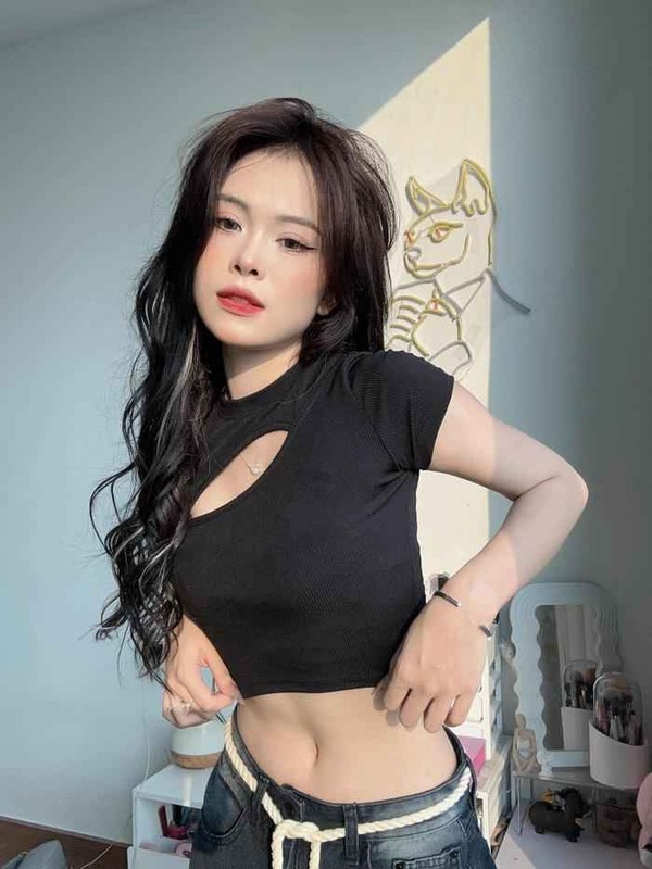 Hot TikToker 7,2 trieu follow vuong nghi van phau thuat tham my