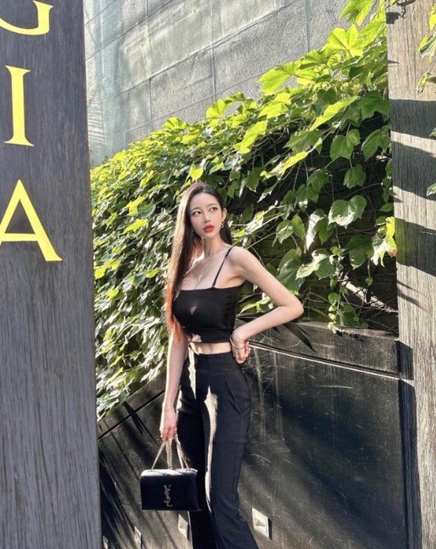 View - 	Nữ travel blogger xứ Hàn sở hữu thân hình đẹp như photoshop