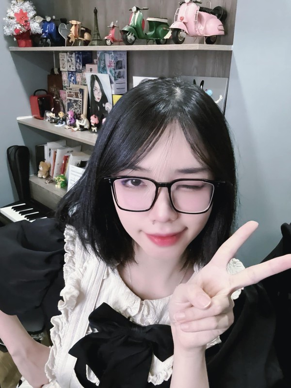 Nu streamer bat ngo dien trang phuc hau gai, fan nam phan ung la-Hinh-3