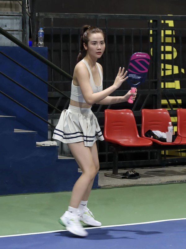 Suot ngay khoe anh Pickleball, Huyen Lizzie dat muc tieu du 