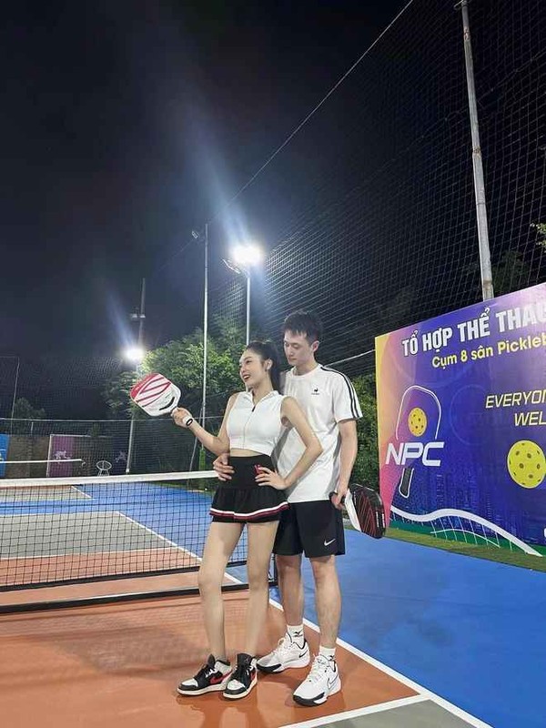 View - 	Chị đẹp 2k1 rủ người yêu hẹn hò trên sân pickleball gây sốt